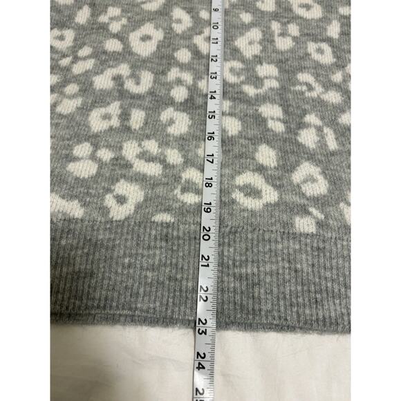 NWT Old Navy Women's Size S Knit Sweater Grey Cheetah Print Feminine Mob Wives - Picture 8 of 8